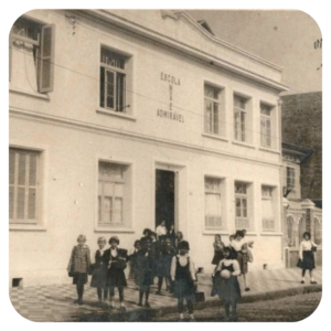 A escola em seus primeiros anos